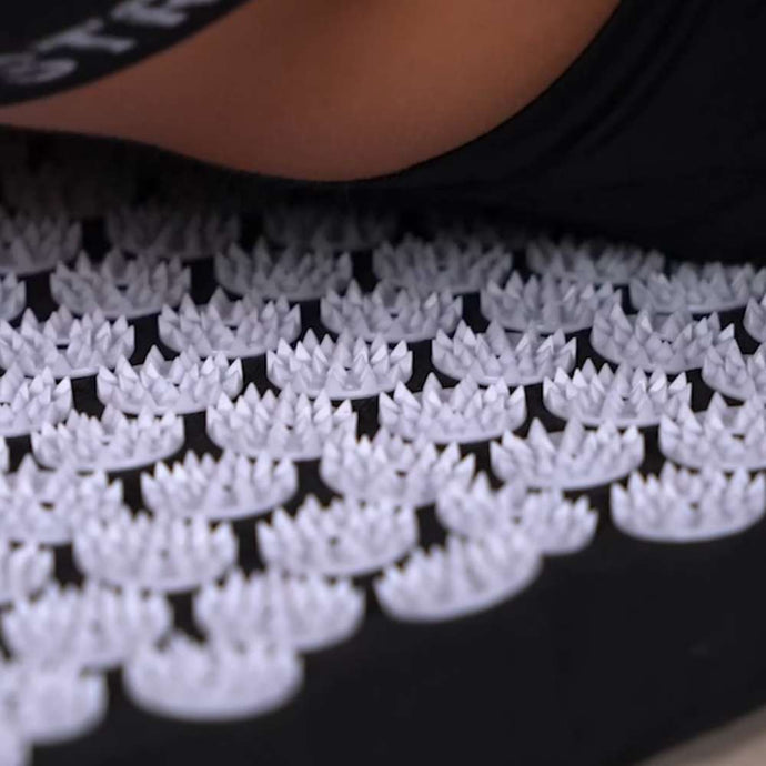 Akupressurmatte inkl. Kissen von BLUME, schwarz